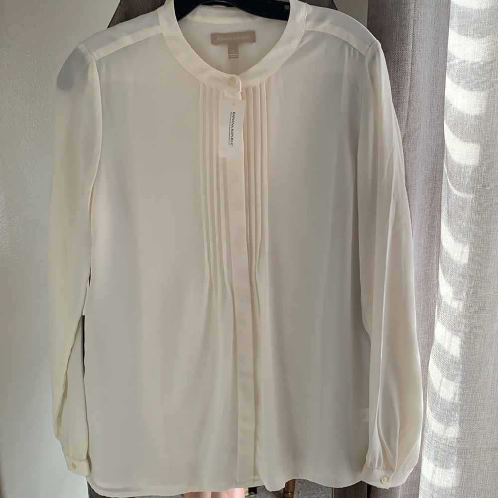 Banana republic cream blouse, new.